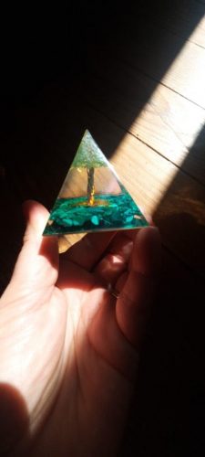 Pyramide en malachite et péridote Gaia™ photo review